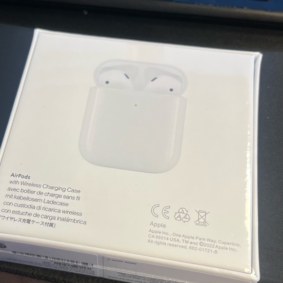 Airpods 2nd gen - Picture 2 of 2